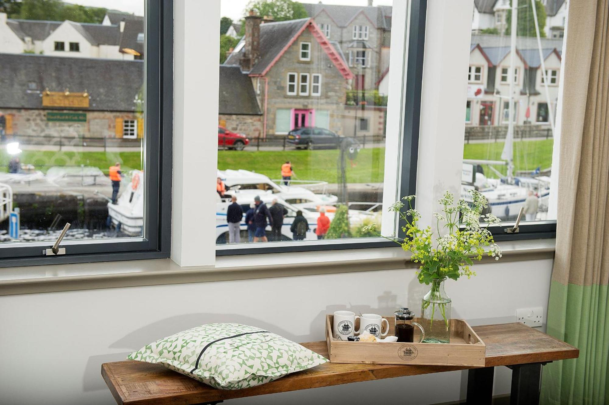 Lock Chambers, Caledonian Canal Centre Fort Augustus Habitación foto